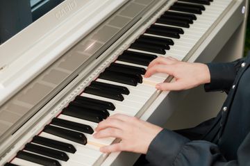 Playing the Casio AP-S450 White Piano