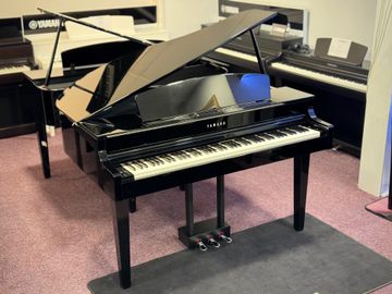 Used Yamaha CLP-565GP Clavinova - Polished Ebony