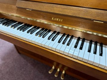 Kawai CL-5 Upright Piano keyboard