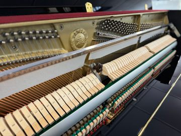Yamaha B113 (B2) Silent Upright Piano inside