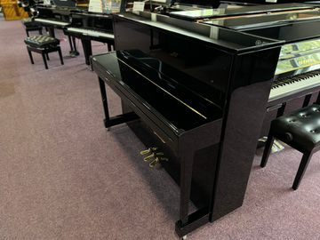 Yamaha B113 (B2) Silent Upright Piano lid closed