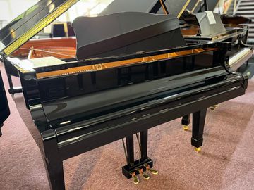 Used Yamaha C3 Grand Piano closed lid