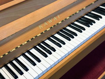 Kawai K-30e Beech Upright Piano keys