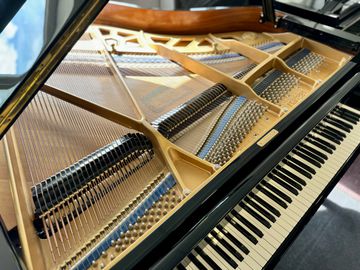 Kawai KG2C Grand Piano inside