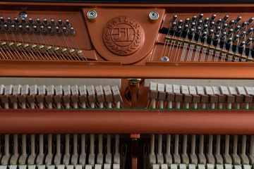 Hailun H9 P Polished ebony piano inside