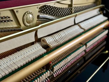 Yamaha B121 (B3) Piano inside