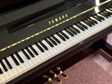 Yamaha B121 (B3) Upright Piano keyboard