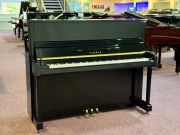 Yamaha B121 (B3) Upright Piano