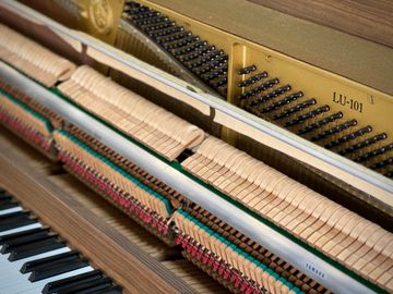 Yamaha LU-101 Upright Piano inside