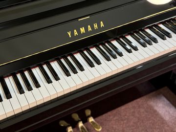 Yamaha YU11 (YU1) Upright Piano keys