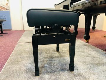 Close-up of the Hidrau Munich BC38TECH Piano Stool