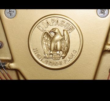 Diapason piano badge