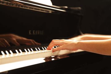 Person playing the Kawai GX piano