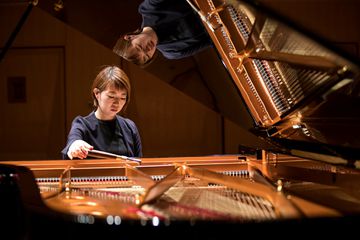 Shigeru Kawai EX-Concert Grand Piano being played
